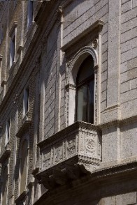 Andrea Bregno (attr. a), Finestra balconata e prospetto angolare, Roma - Palazzo della Cancelleria